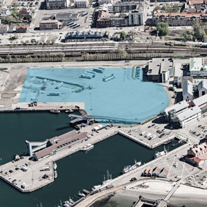 Drönarbild som visar det gamla färjeläget inklusive hamnområdet med utmarkerad byggarbetsplats